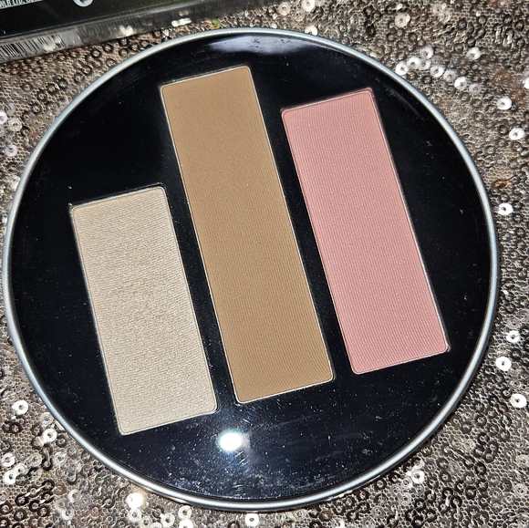 MAC x Jeremy Scott Mixtape Face Palette Cheeky Vol. 1 - Picture 5 of 5